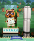 Animal Crossing: New Horizons - Tom Nook (Exclusive Edition) (actom_exce_09_1.jpg)