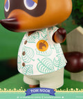 Animal Crossing: New Horizons - Tom Nook (Exclusive Edition) (actom_exce_11_1.jpg)