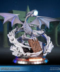 Yu-Gi-Oh! – Blue-Eyes White Dragon (Definitive White Edition) (bewd-whitedef-web-03.jpg)