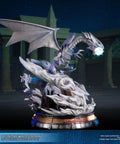 Yu-Gi-Oh! – Blue-Eyes White Dragon (Definitive White Edition) (bewd-whitedef-web-27.jpg)