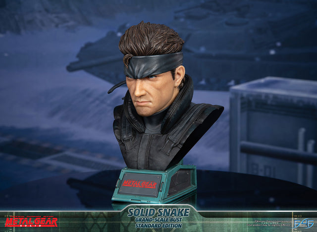 Metal Gear Solid - Solid Snake Grand-Scale Bust (Standard Edition GSB) (snakebust-gsb_st_01.jpg)